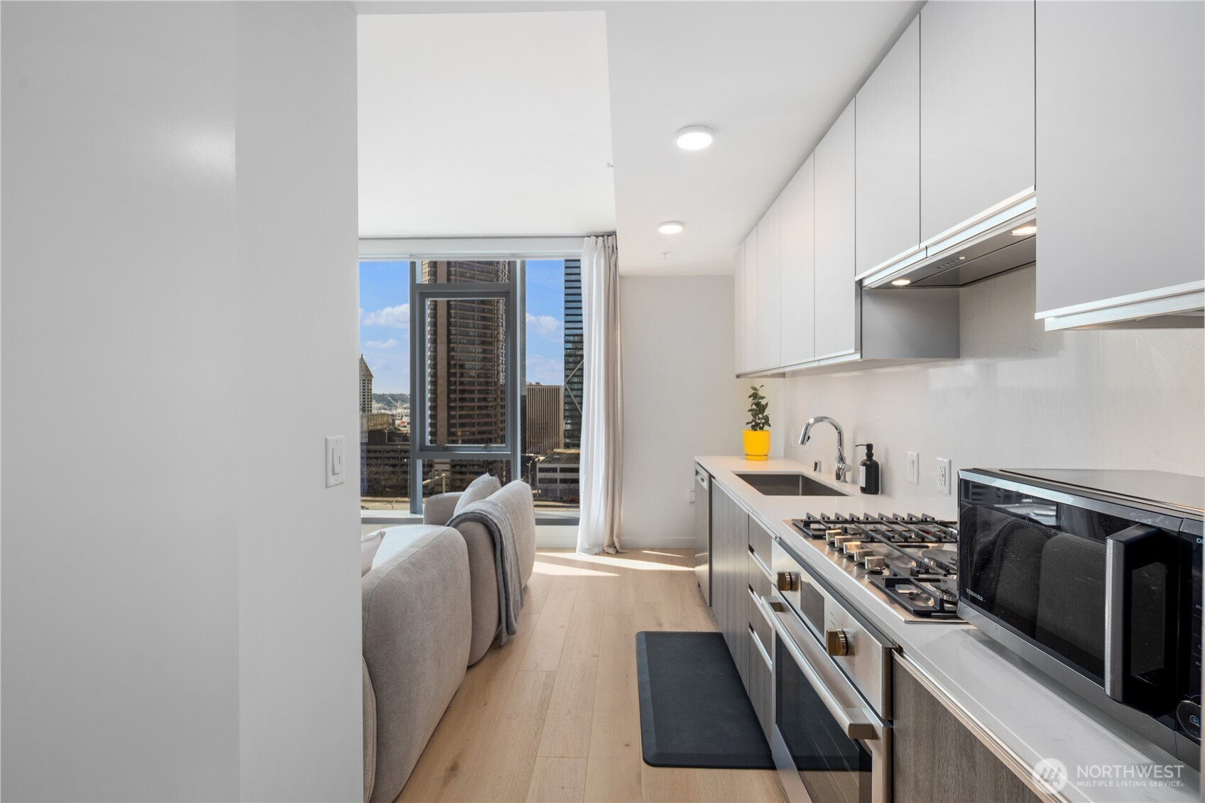 800 Columbia Street #1003, Seattle, WA 98104-2491