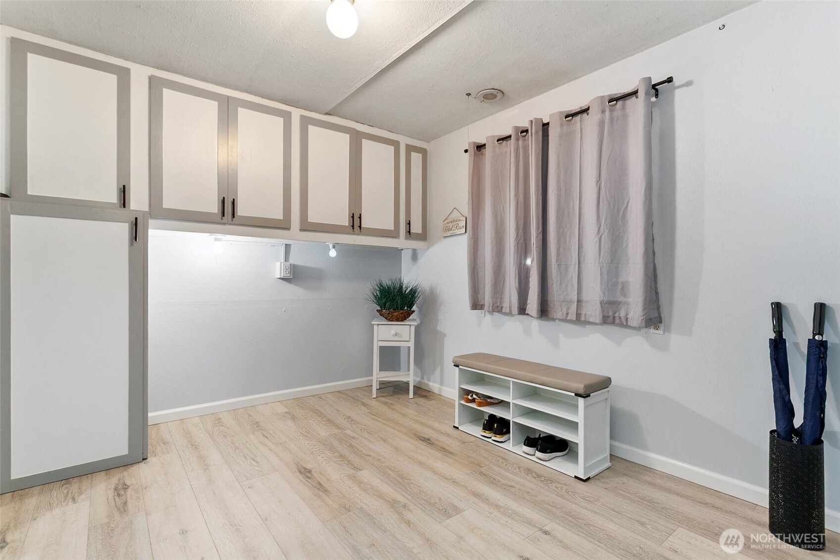 708 Hilltop Avenue , Kent, WA 98031