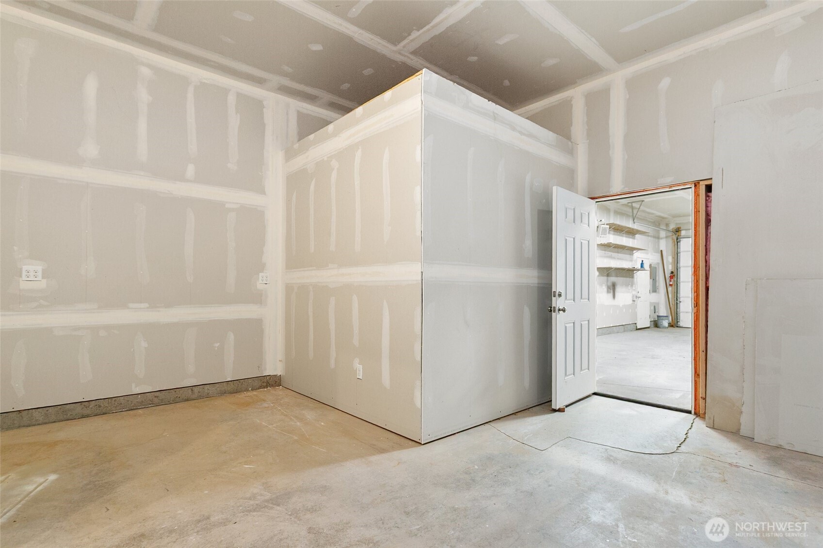 708 Hilltop Avenue , Kent, WA 98031