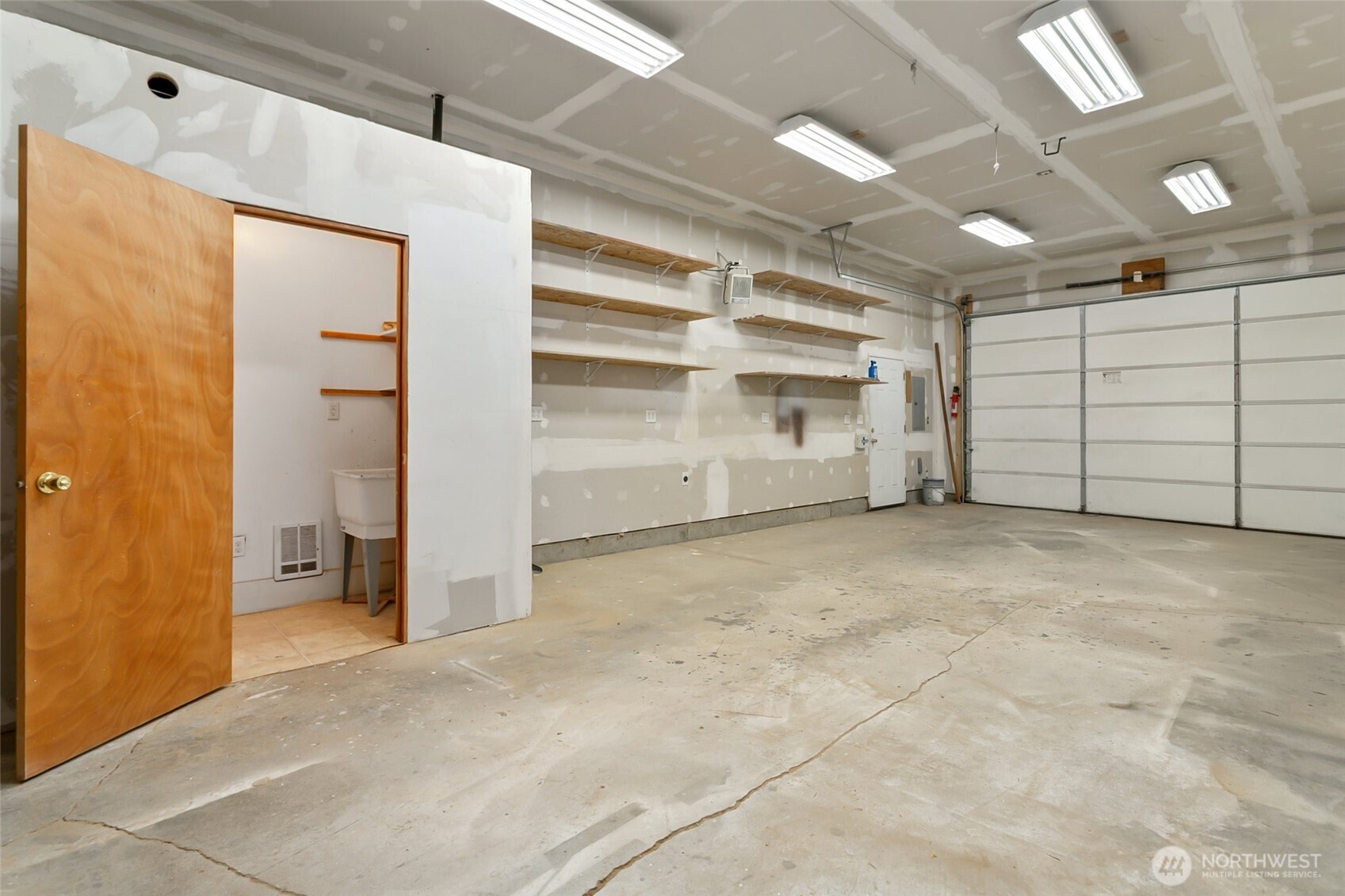 708 Hilltop Avenue , Kent, WA 98031