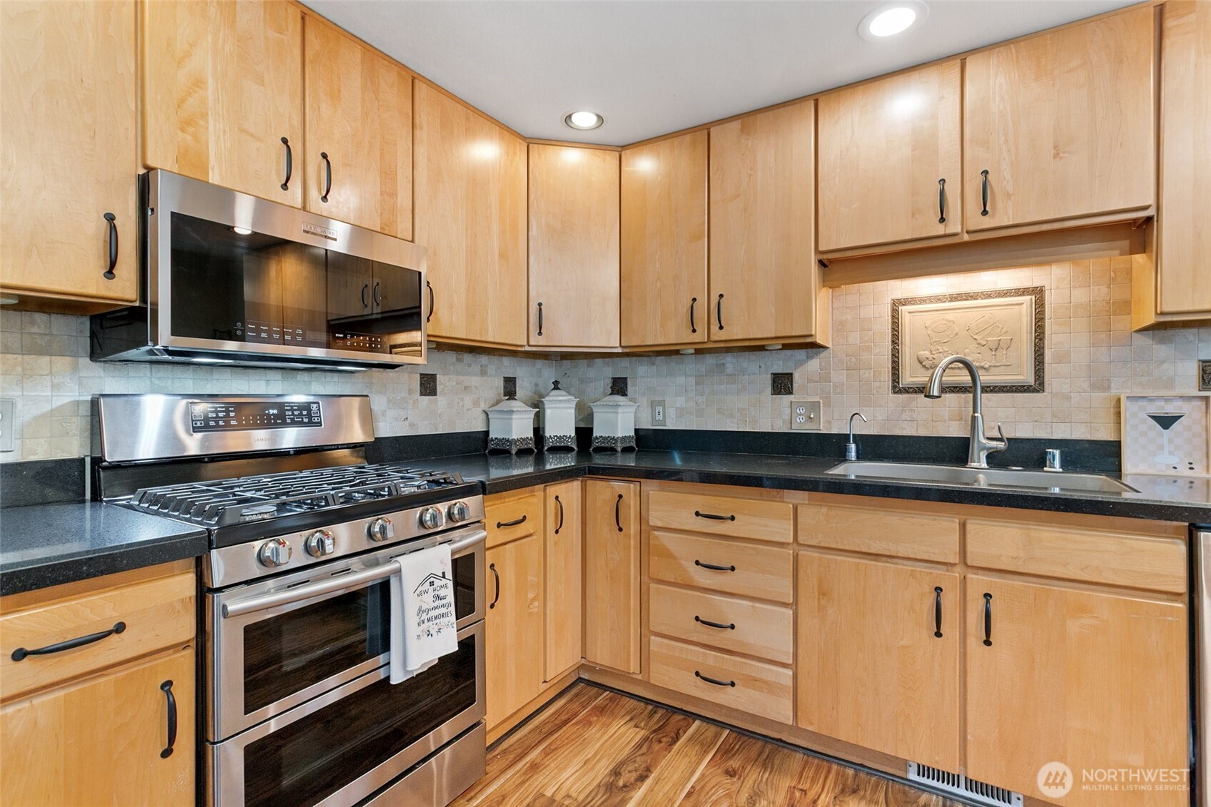 708 Hilltop Avenue , Kent, WA 98031