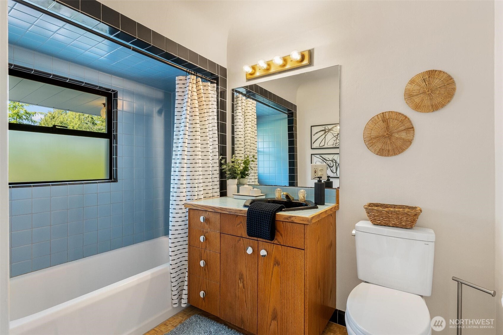 1910 NW 97th Street , Seattle, WA 98117