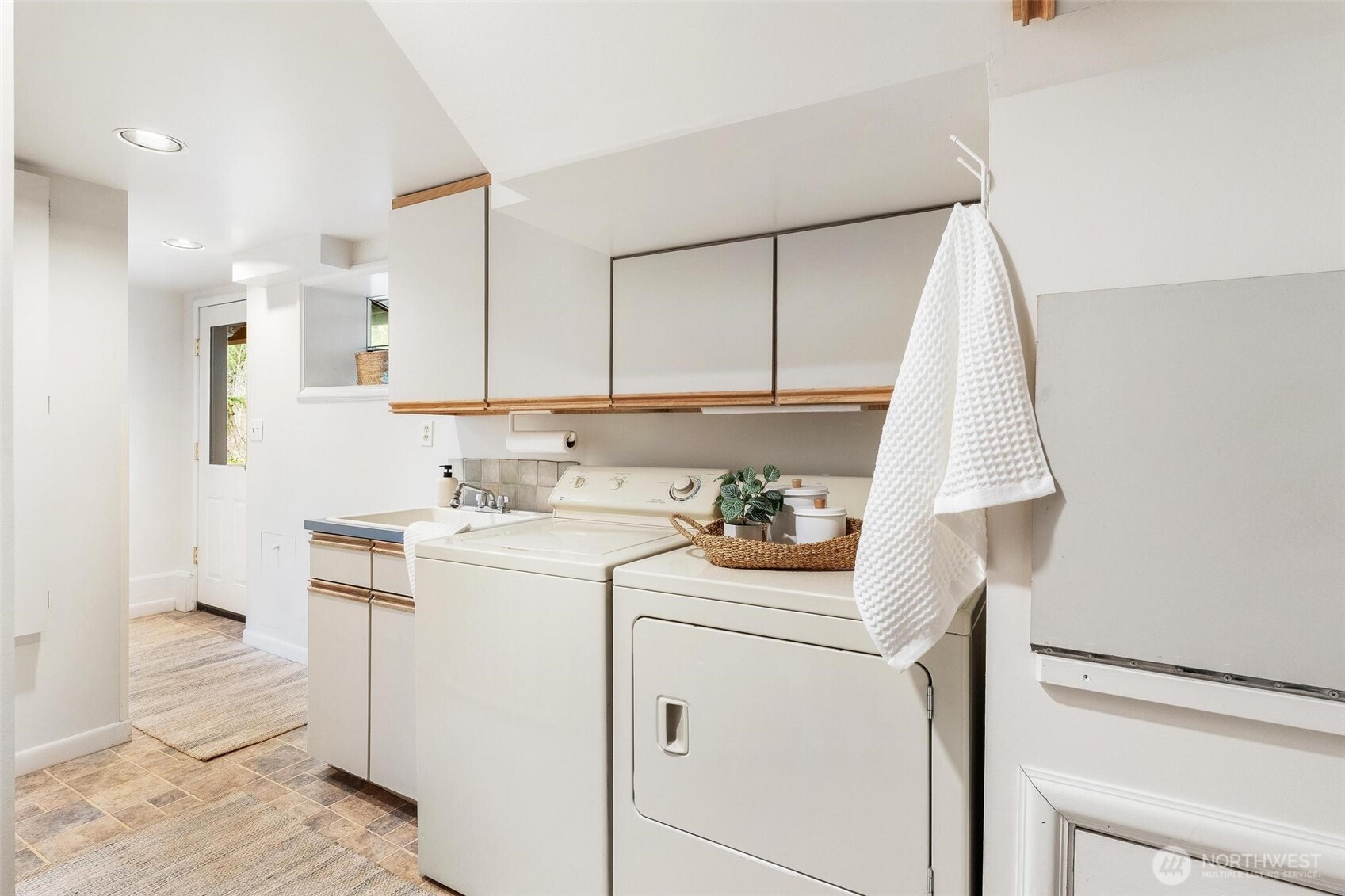 1910 NW 97th Street , Seattle, WA 98117