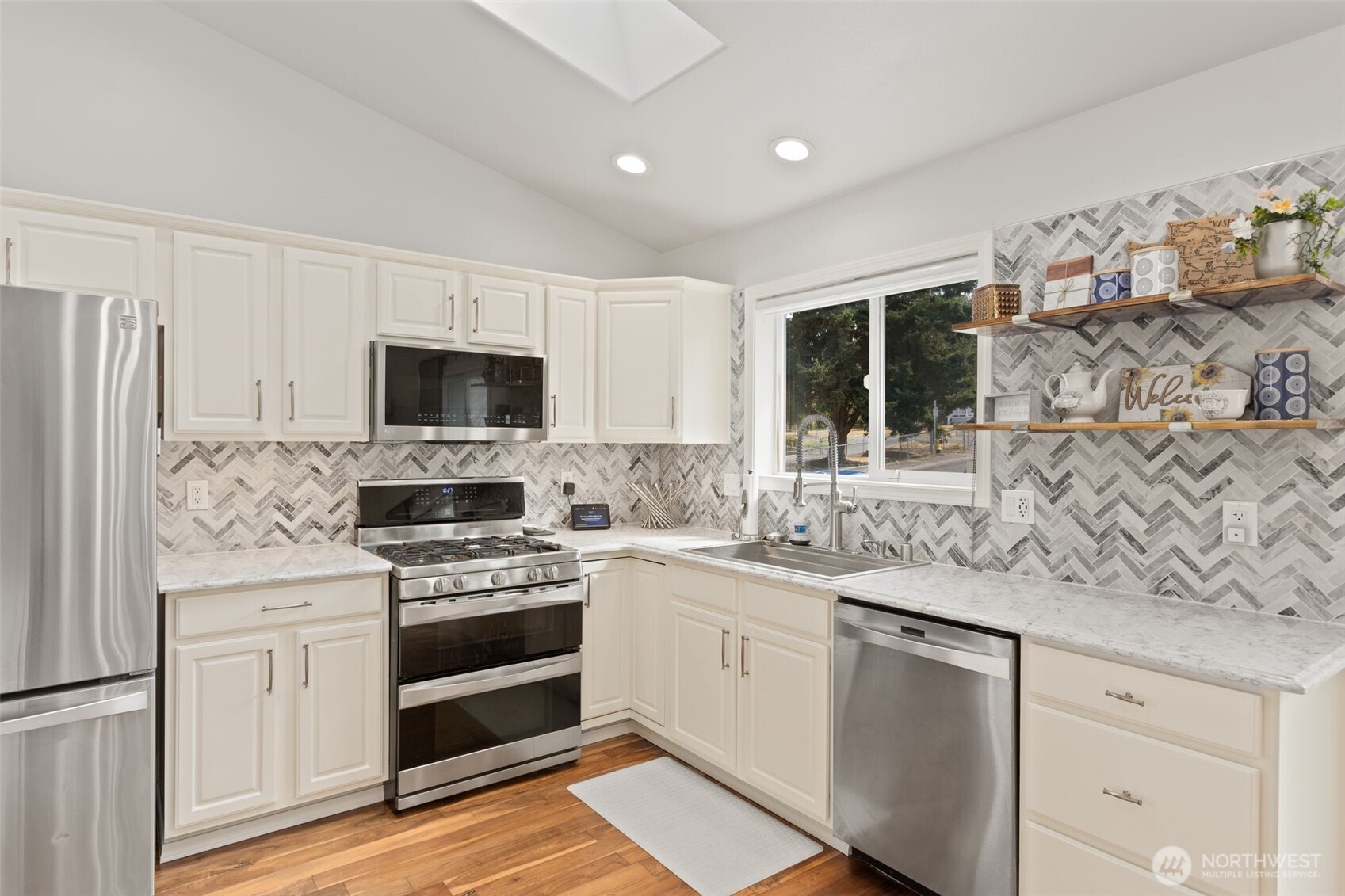 19 80th Drive NE, Lake Stevens, WA 98258