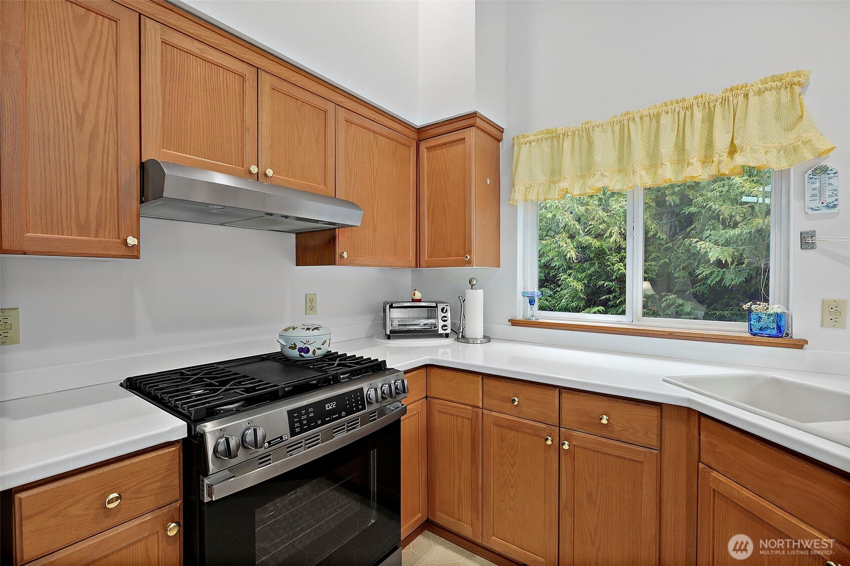 923 NW Leisure Ln , Bremerton, WA 98311