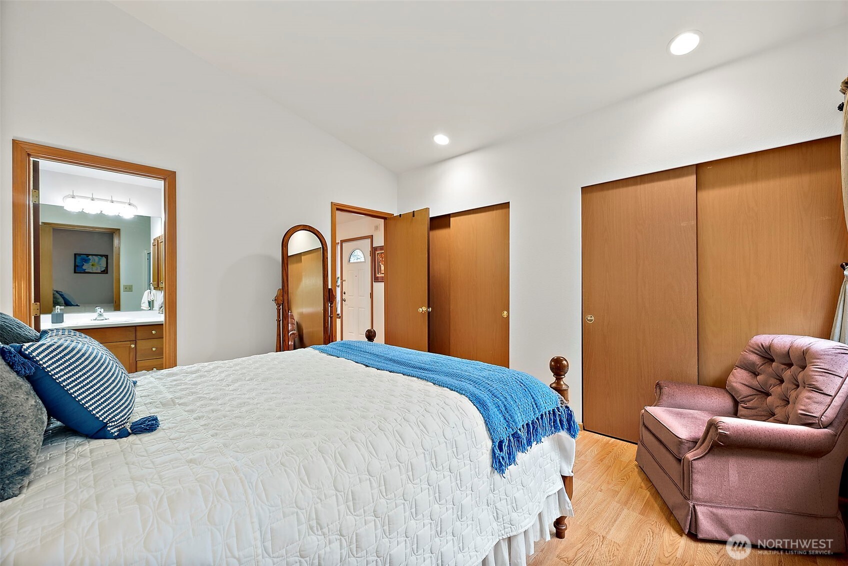 923 NW Leisure Ln , Bremerton, WA 98311