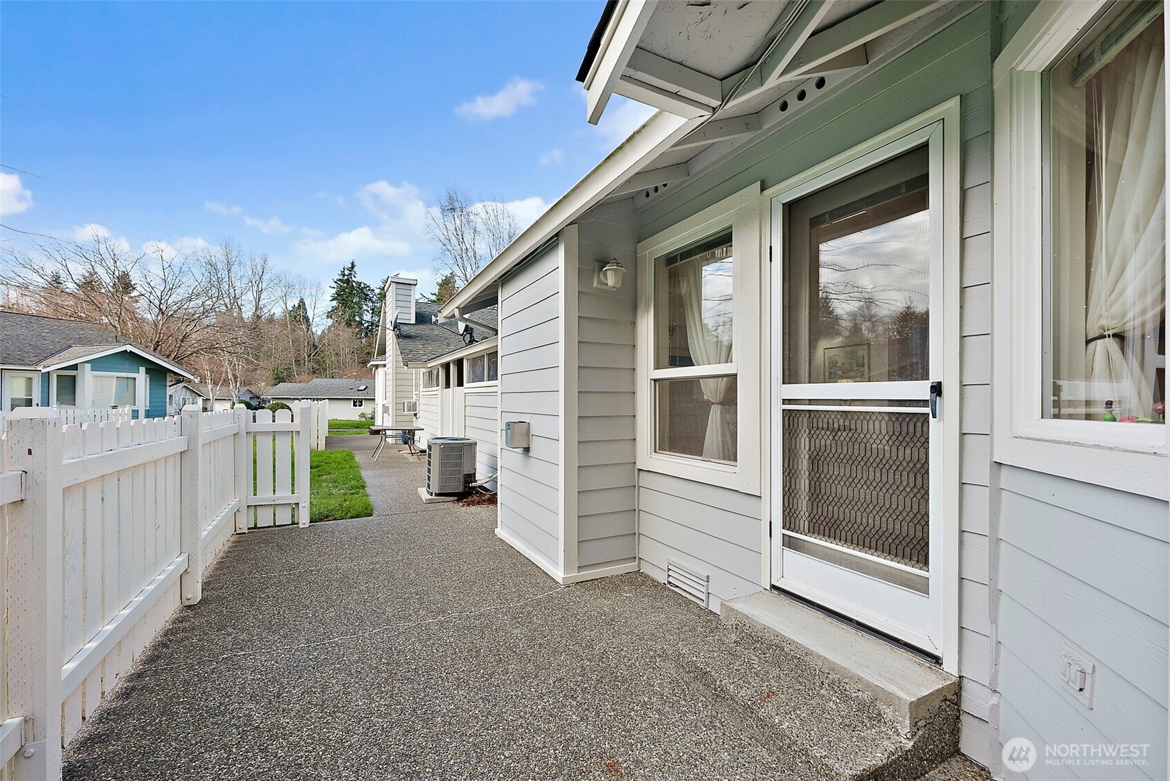 923 NW Leisure Ln , Bremerton, WA 98311