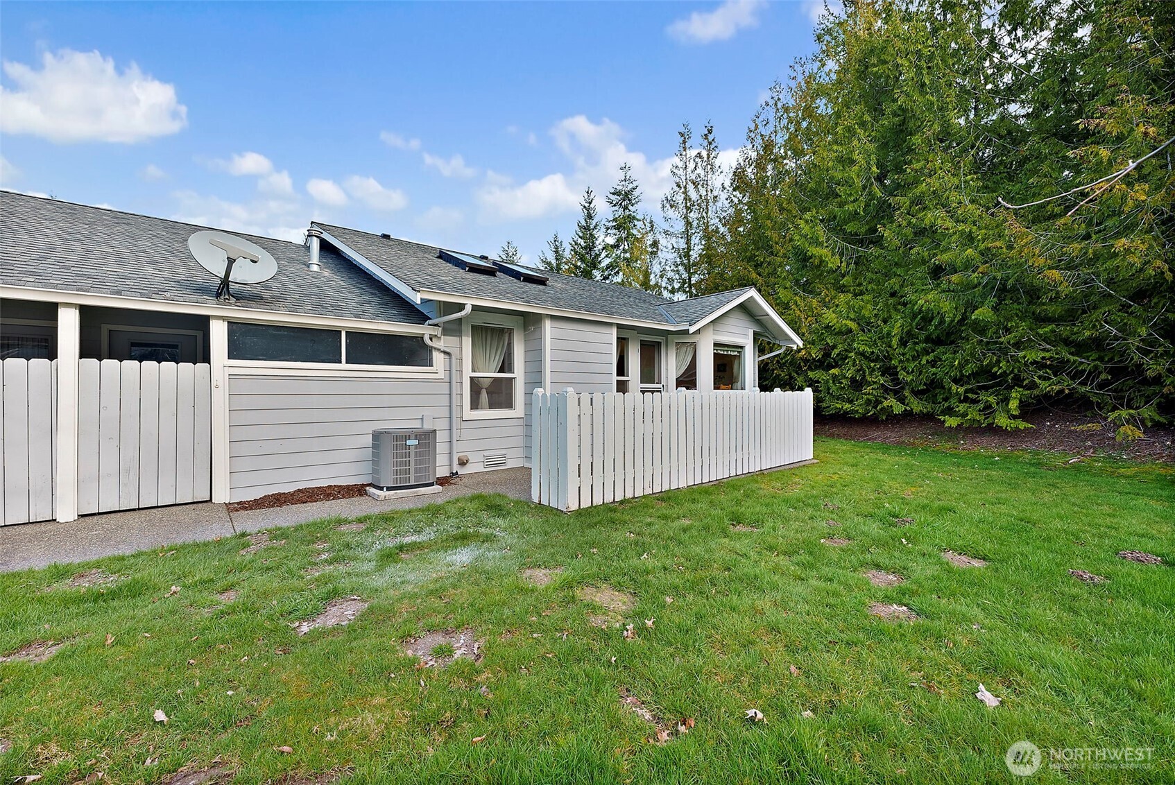 923 NW Leisure Ln , Bremerton, WA 98311