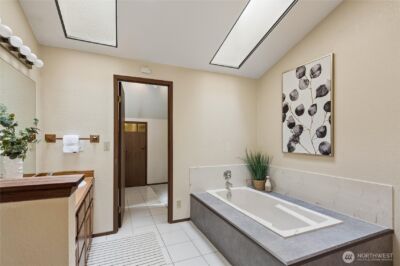 9732 Ashworth Avenue N, Seattle, WA 98103 - Photo 16