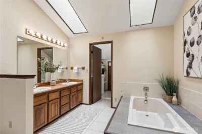 9732 Ashworth Avenue N, Seattle, WA 98103 - Photo 17