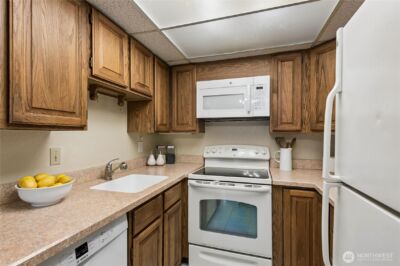 9732 Ashworth Avenue N, Seattle, WA 98103 - Photo 9