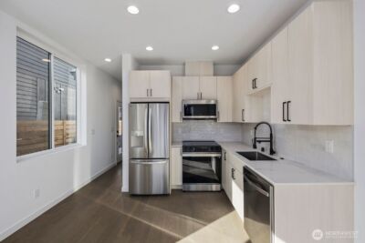 518 N 102nd Street , Seattle, WA 98133 - Photo 4