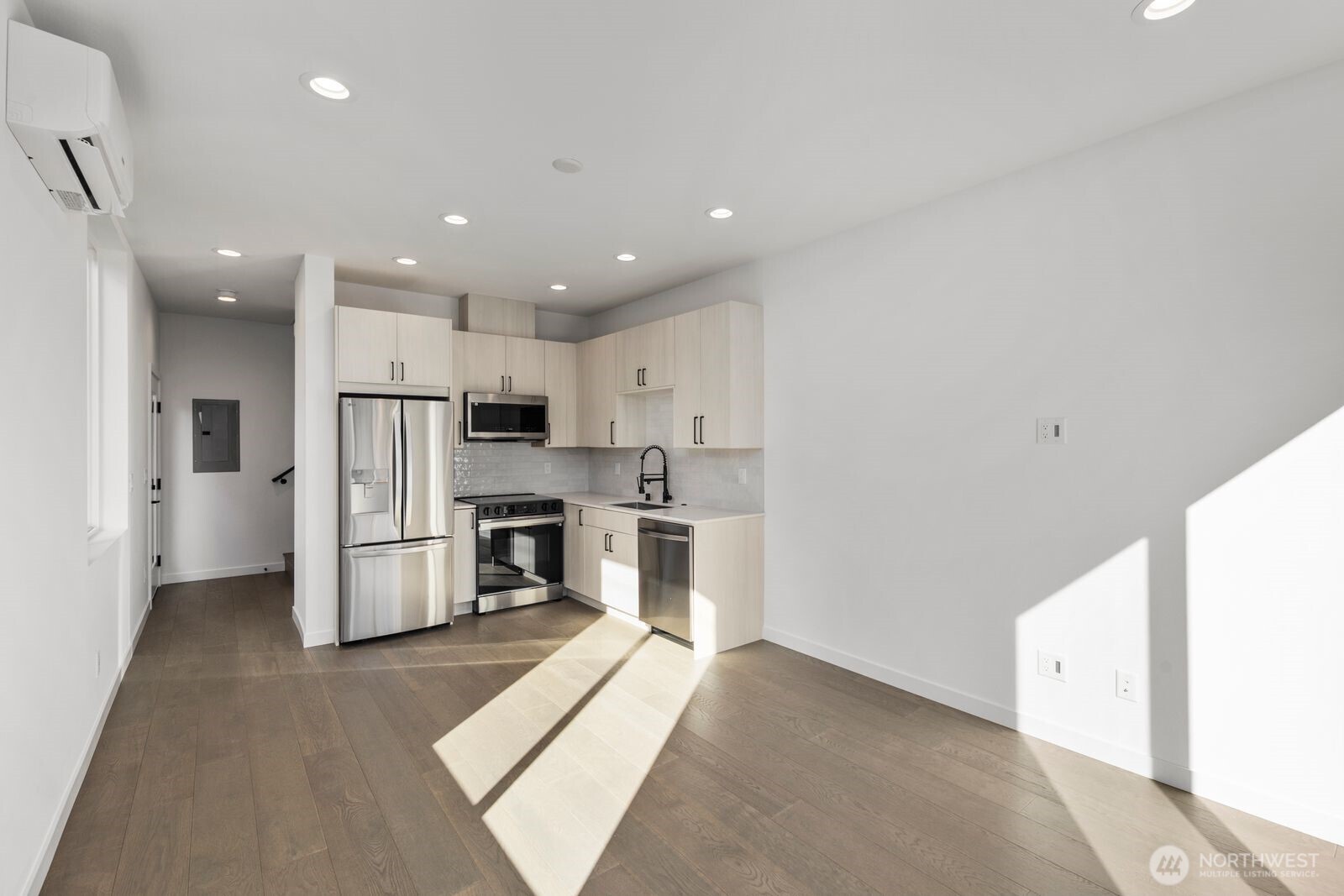 518 N 102nd Street , Seattle, WA 98133