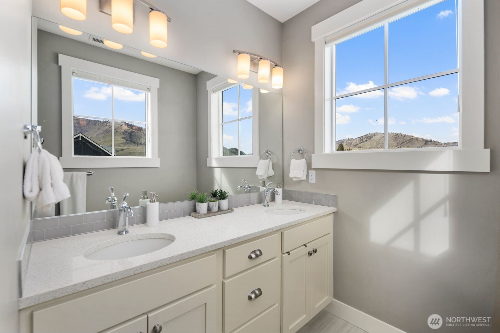 298 Bobcat Lane , Chelan, WA 98816