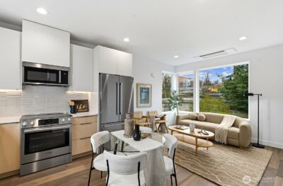 3216 47th Avenue SW, Seattle, WA 98116 - Photo 2