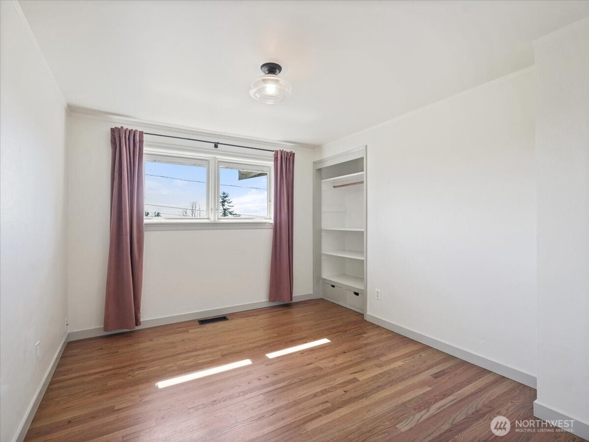 114 S 212th Street , Des Moines, WA 98198