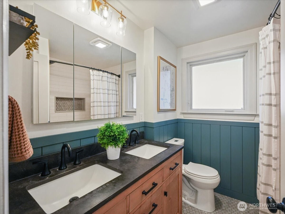 114 S 212th Street , Des Moines, WA 98198