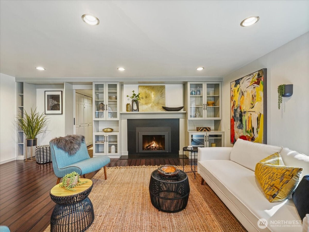 114 S 212th Street , Des Moines, WA 98198