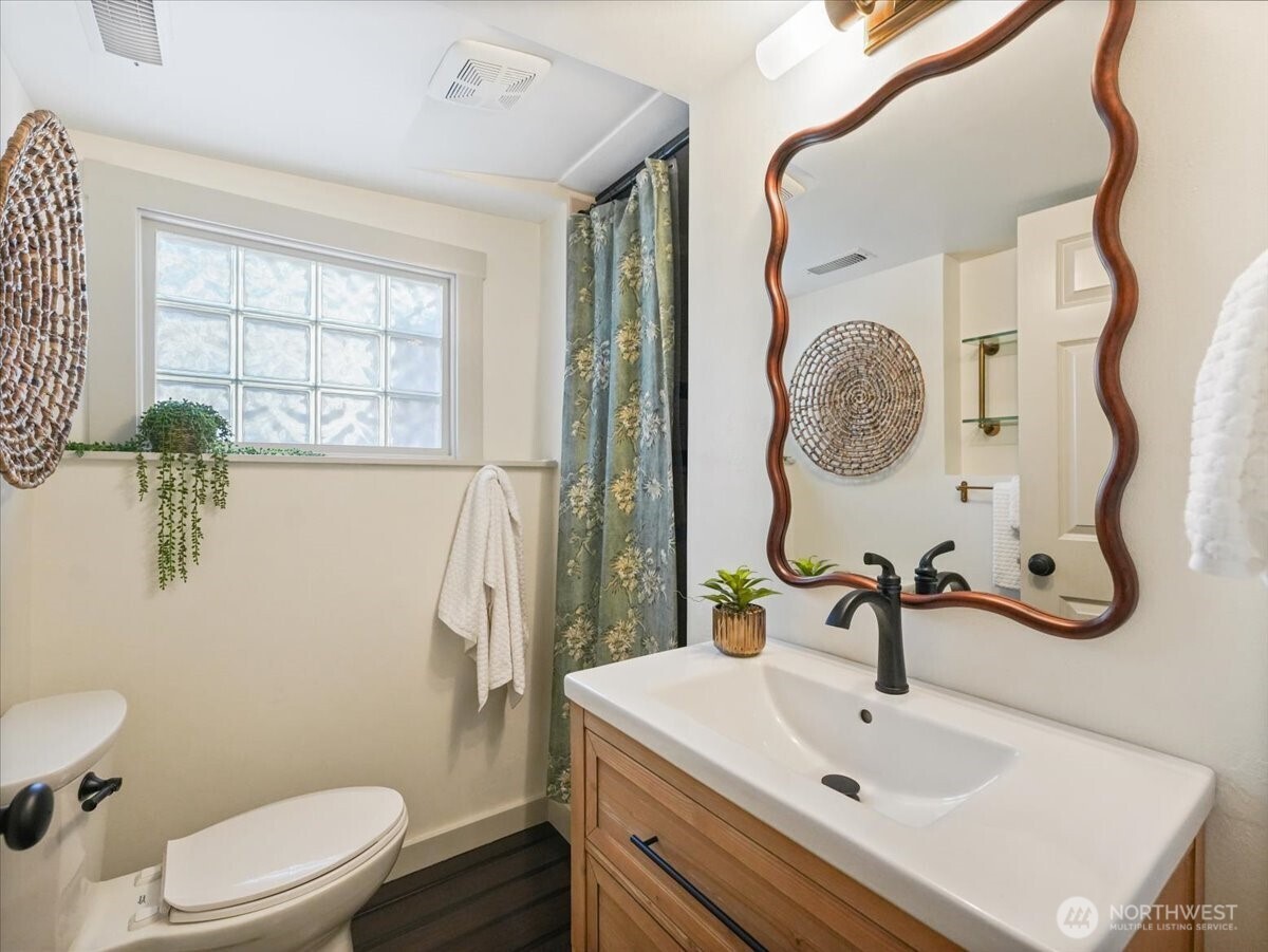 114 S 212th Street , Des Moines, WA 98198