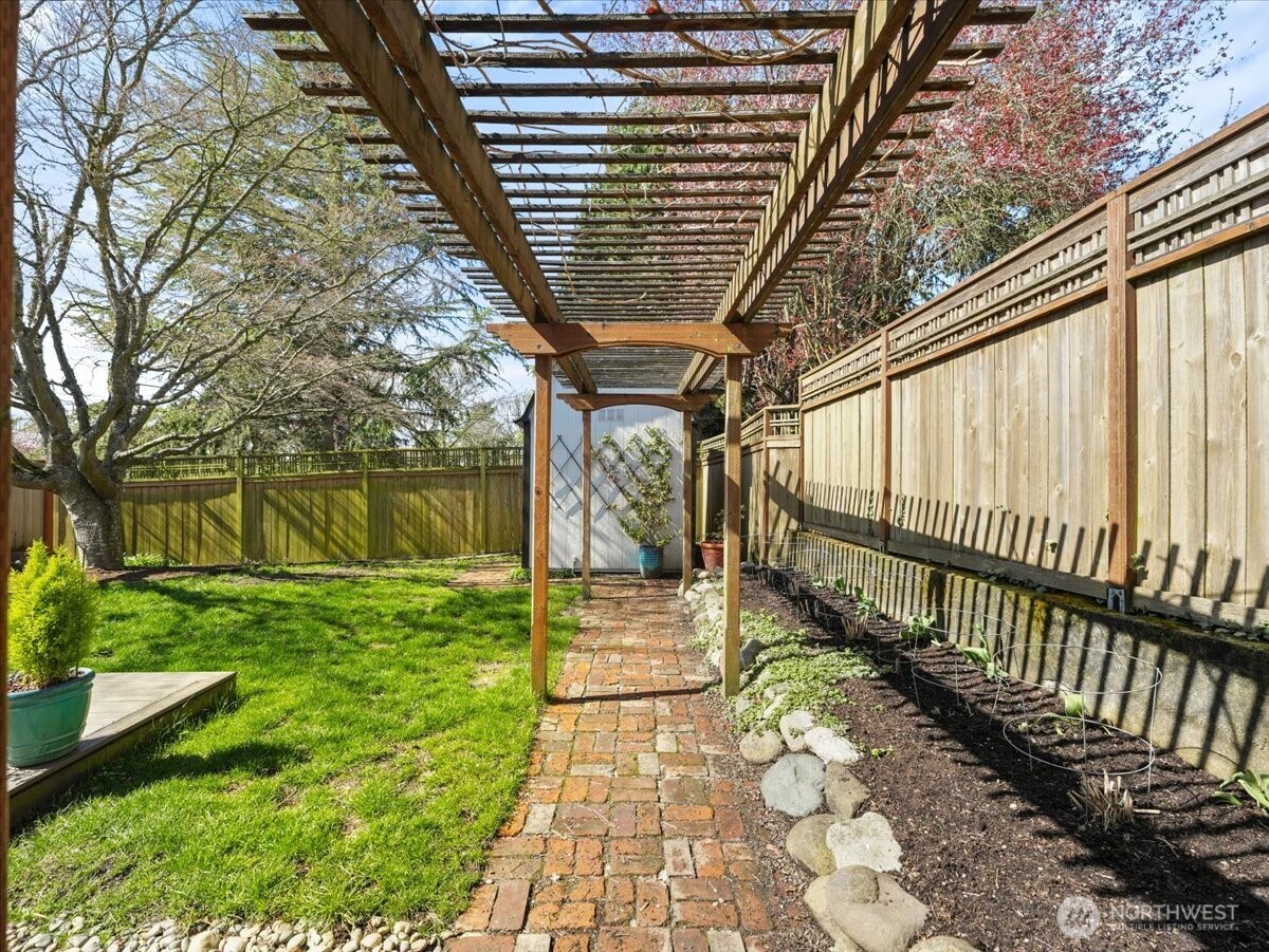 114 S 212th Street , Des Moines, WA 98198