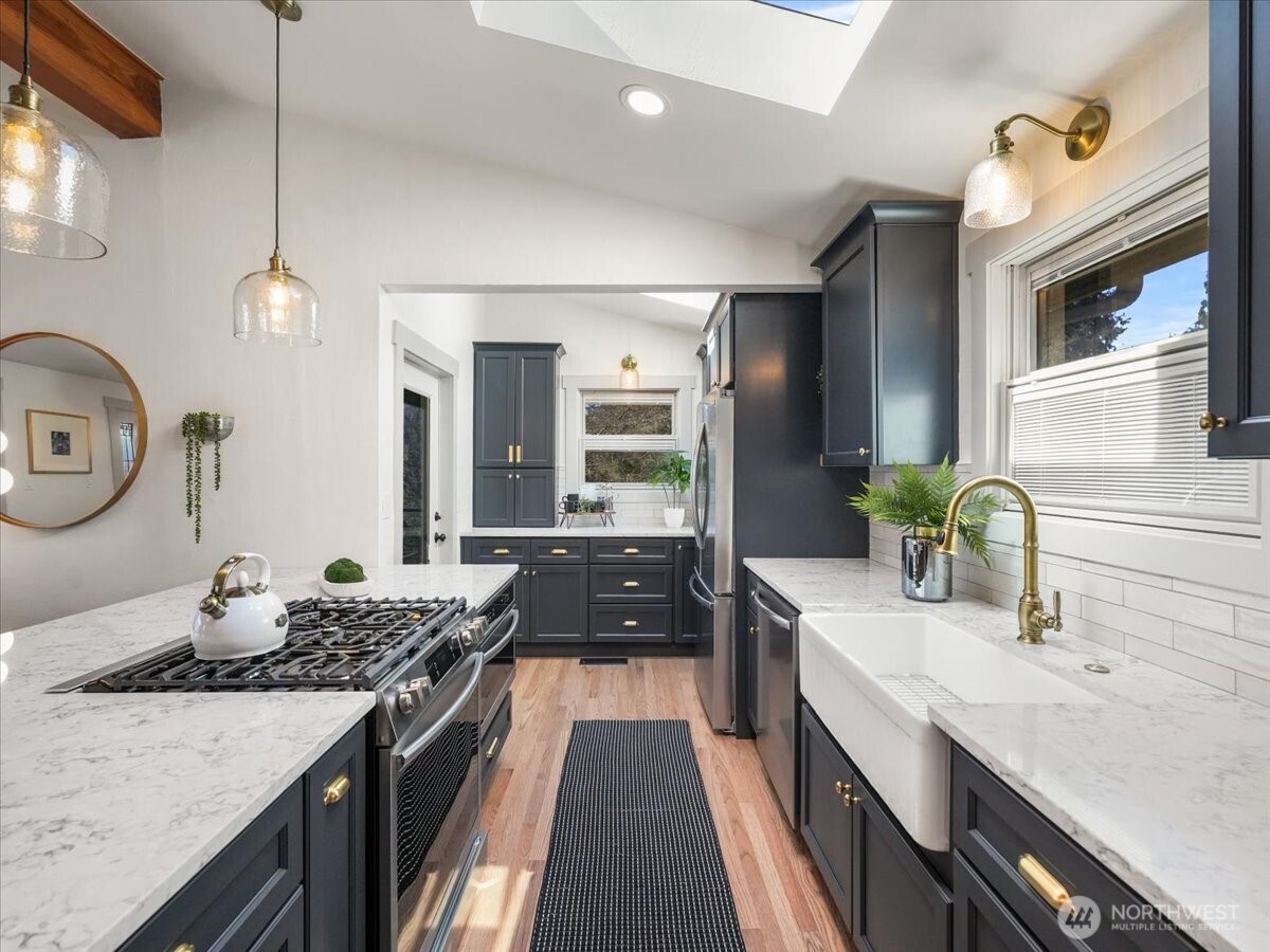 114 S 212th Street , Des Moines, WA 98198