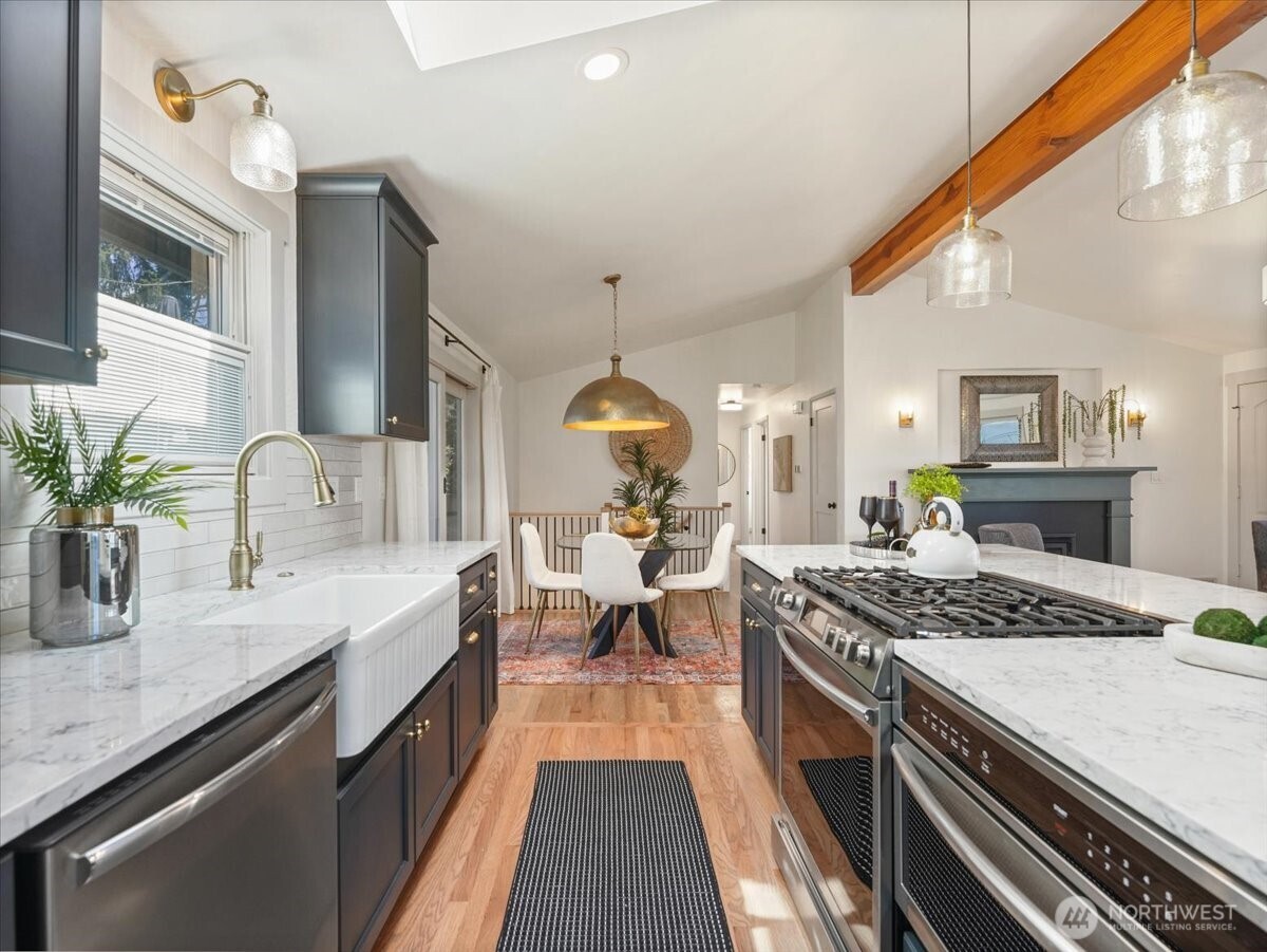 114 S 212th Street , Des Moines, WA 98198