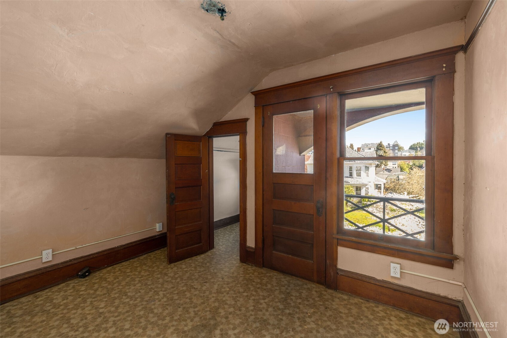 5519 12th Avenue NE, Seattle, WA 98105