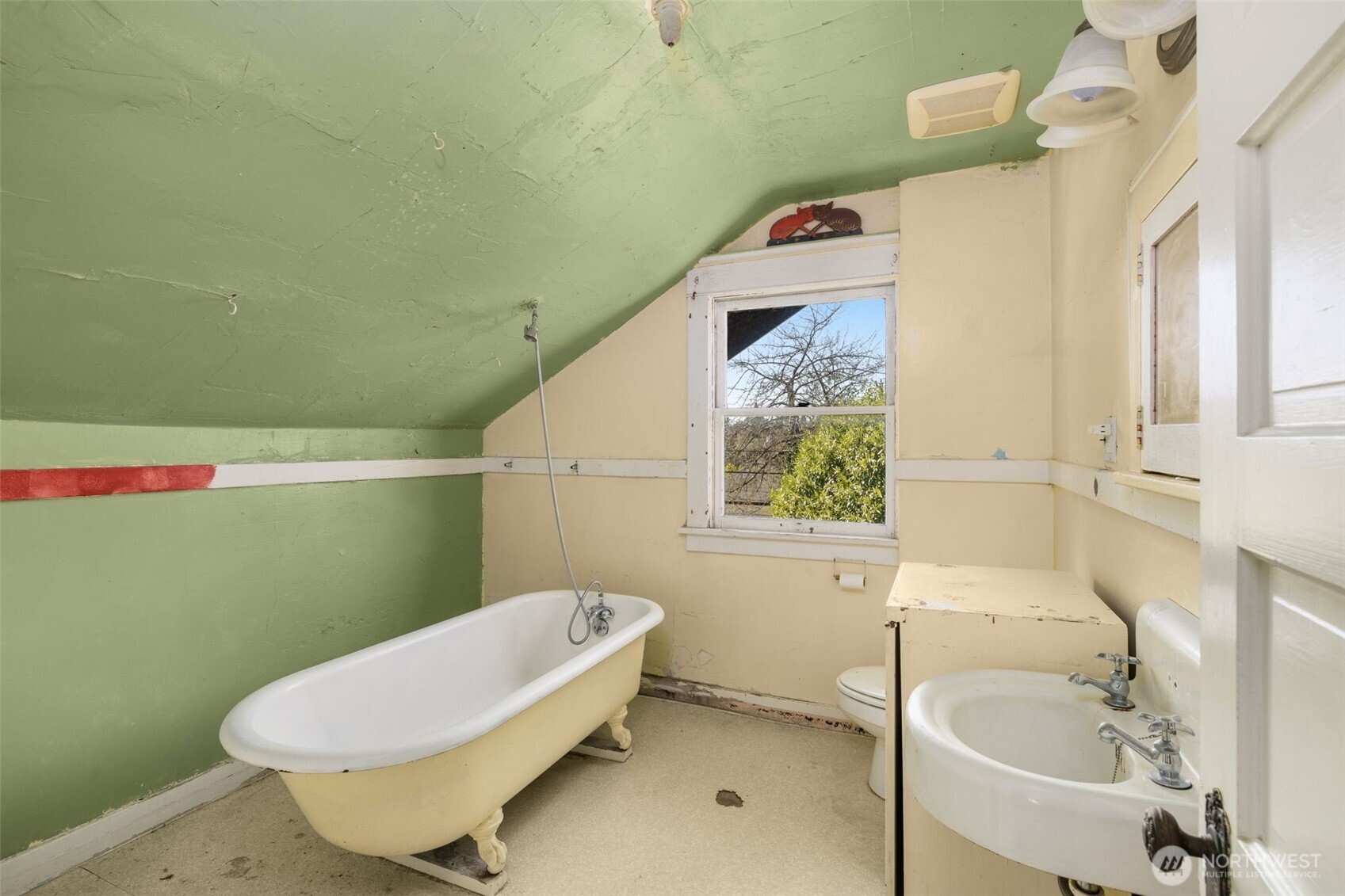 5519 12th Avenue NE, Seattle, WA 98105