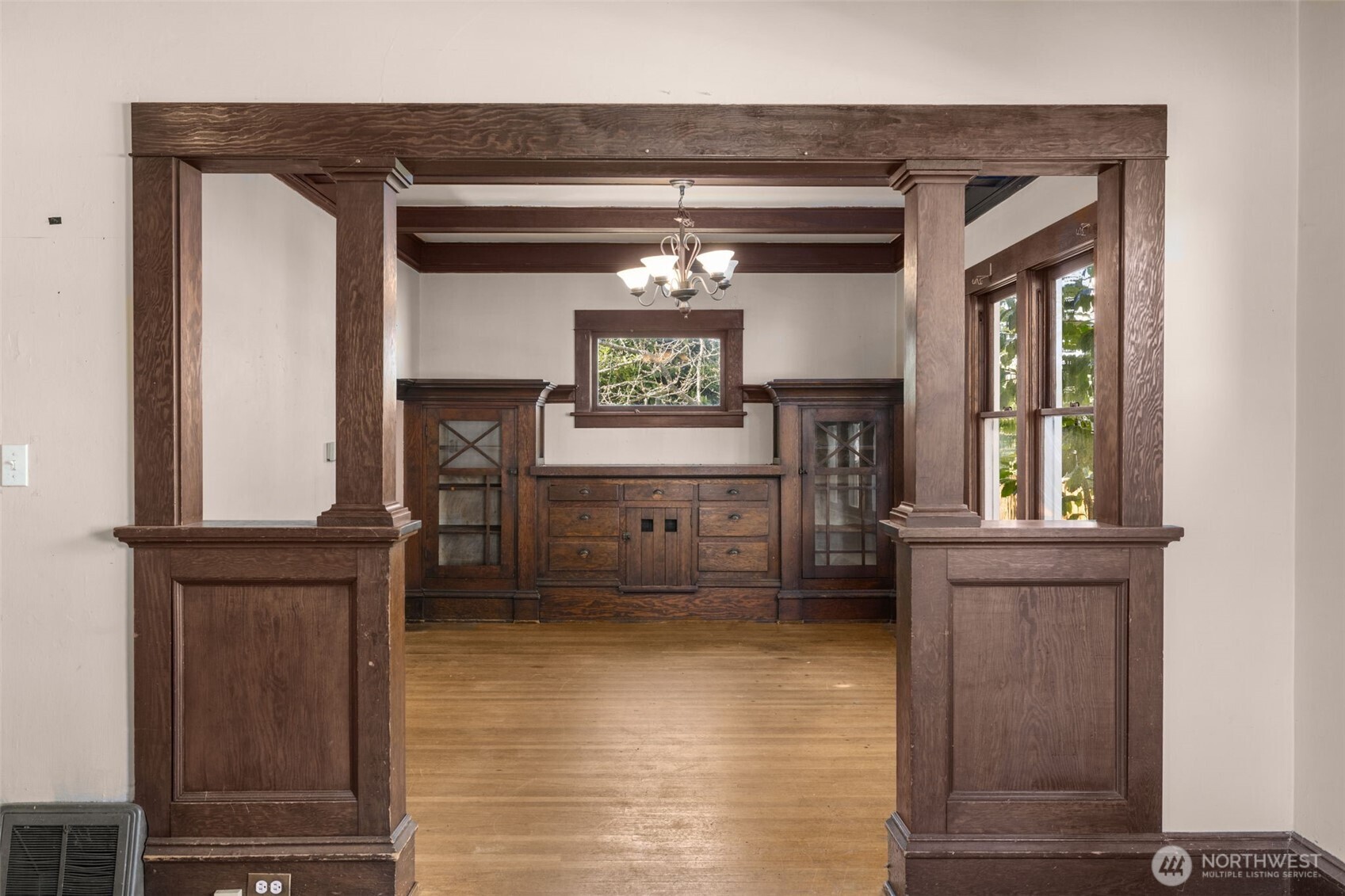 5519 12th Avenue NE, Seattle, WA 98105