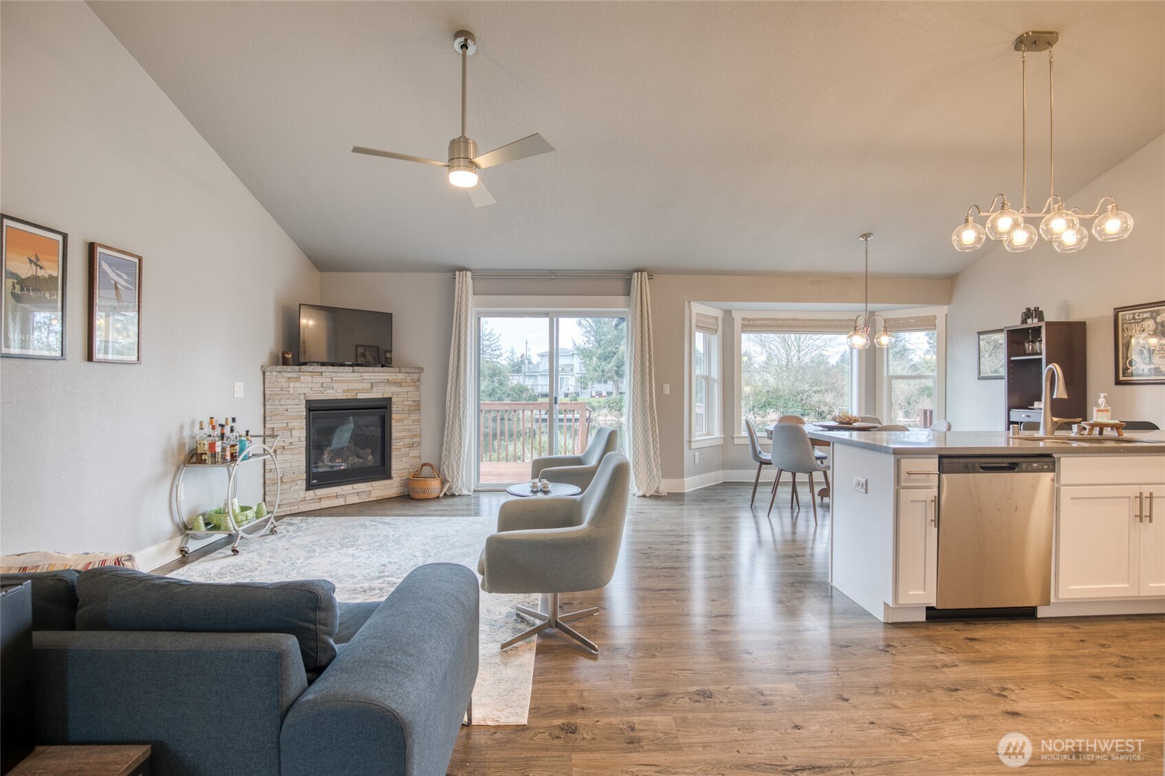 673 Island Circle SE, Ocean Shores, WA 98569