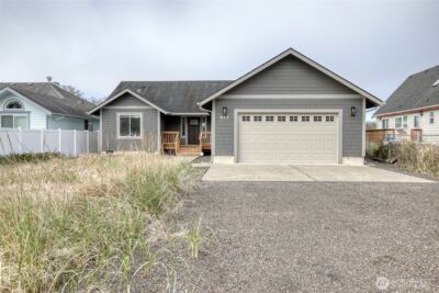 673 Island Circle SE, Ocean Shores, WA 98569 - Photo 2