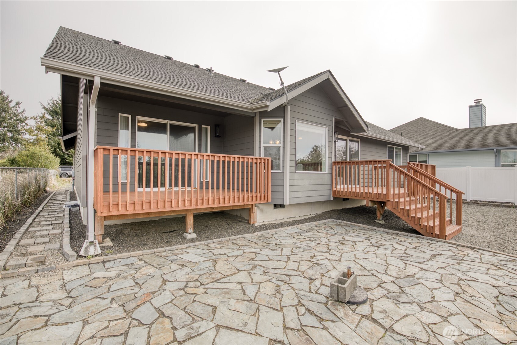 673 Island Circle SE, Ocean Shores, WA 98569