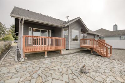 673 Island Circle SE, Ocean Shores, WA 98569 - Photo 4