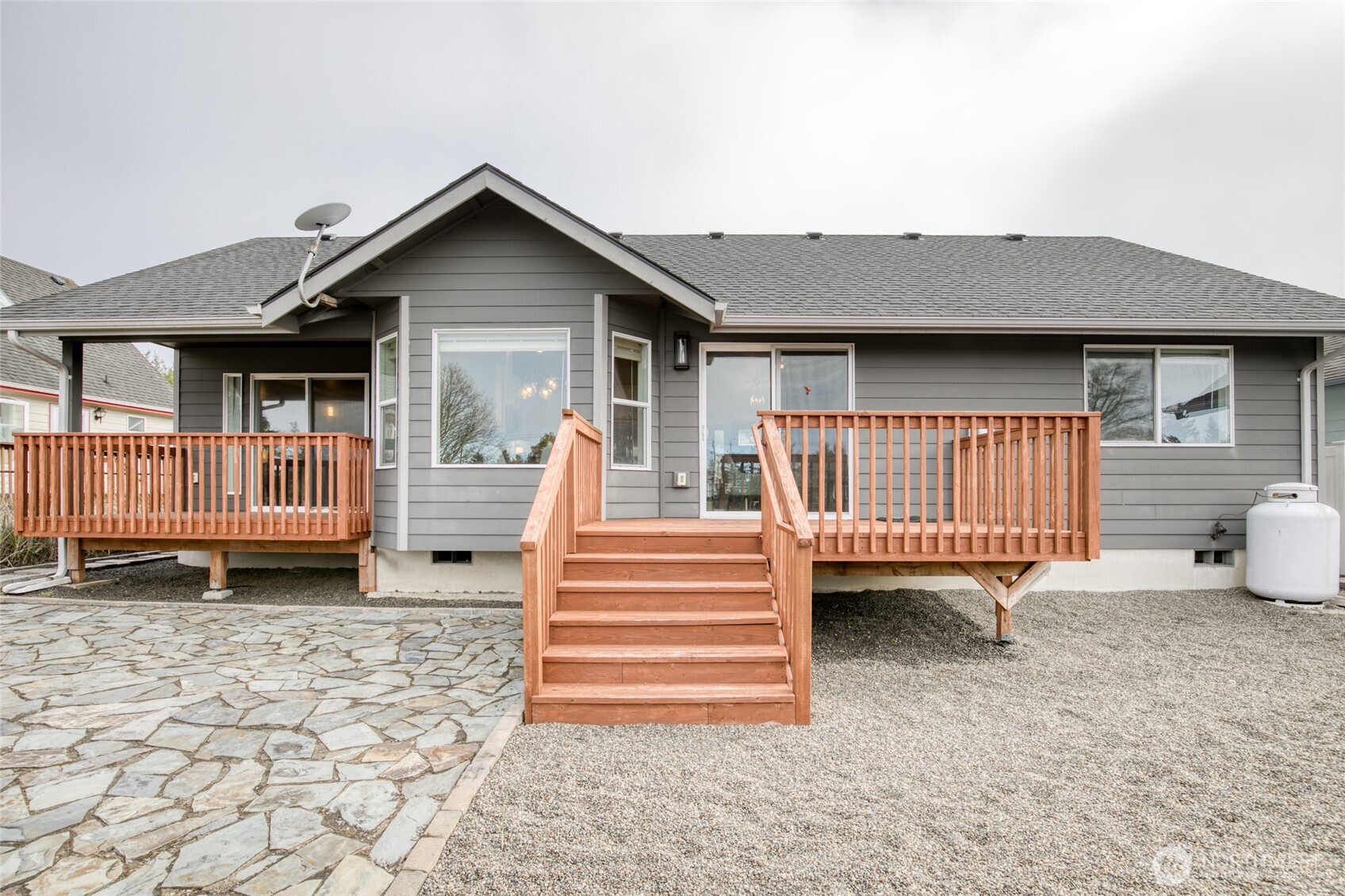 673 Island Circle SE, Ocean Shores, WA 98569