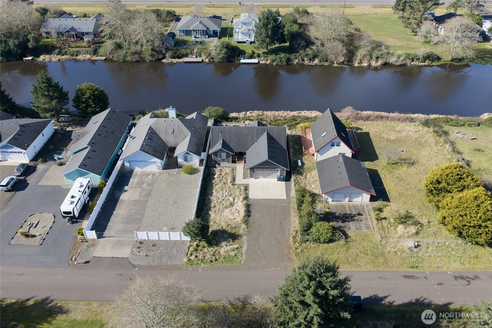 673 Island Circle SE, Ocean Shores, WA 98569