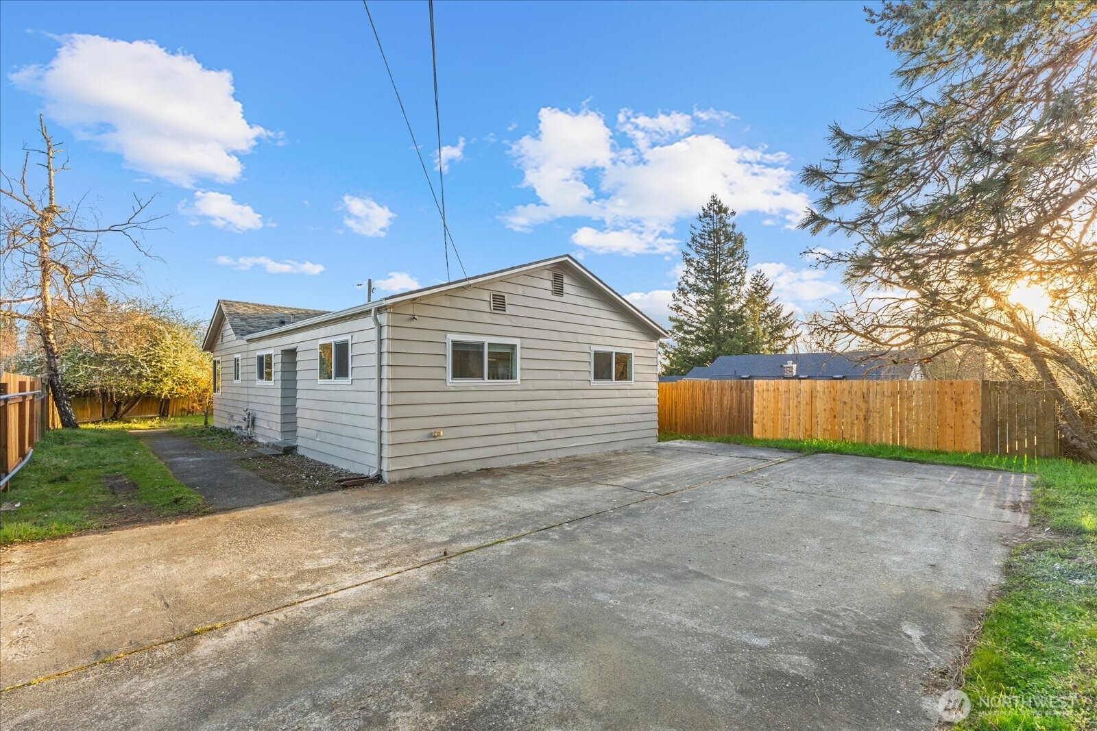 5920 S 118th St , Seattle, WA 98178