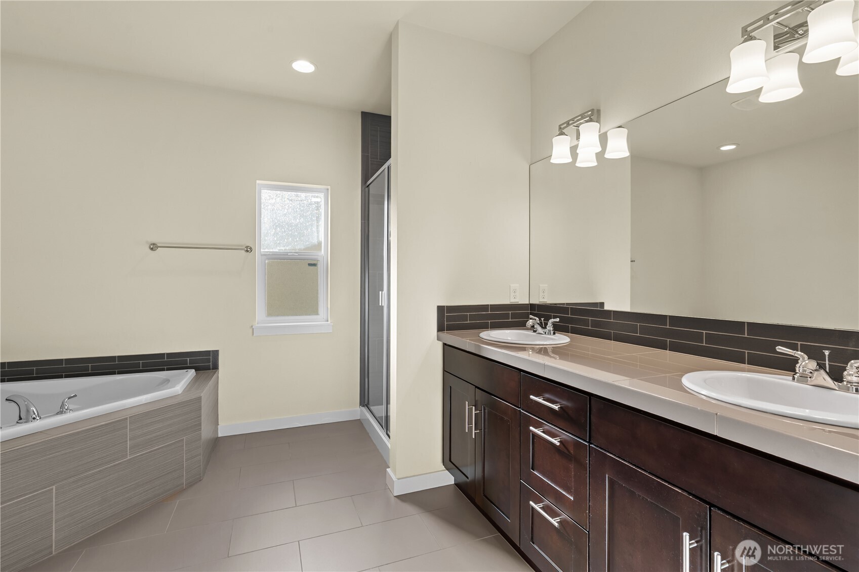 2002 63rd Avenue NE, Tacoma, WA 98422