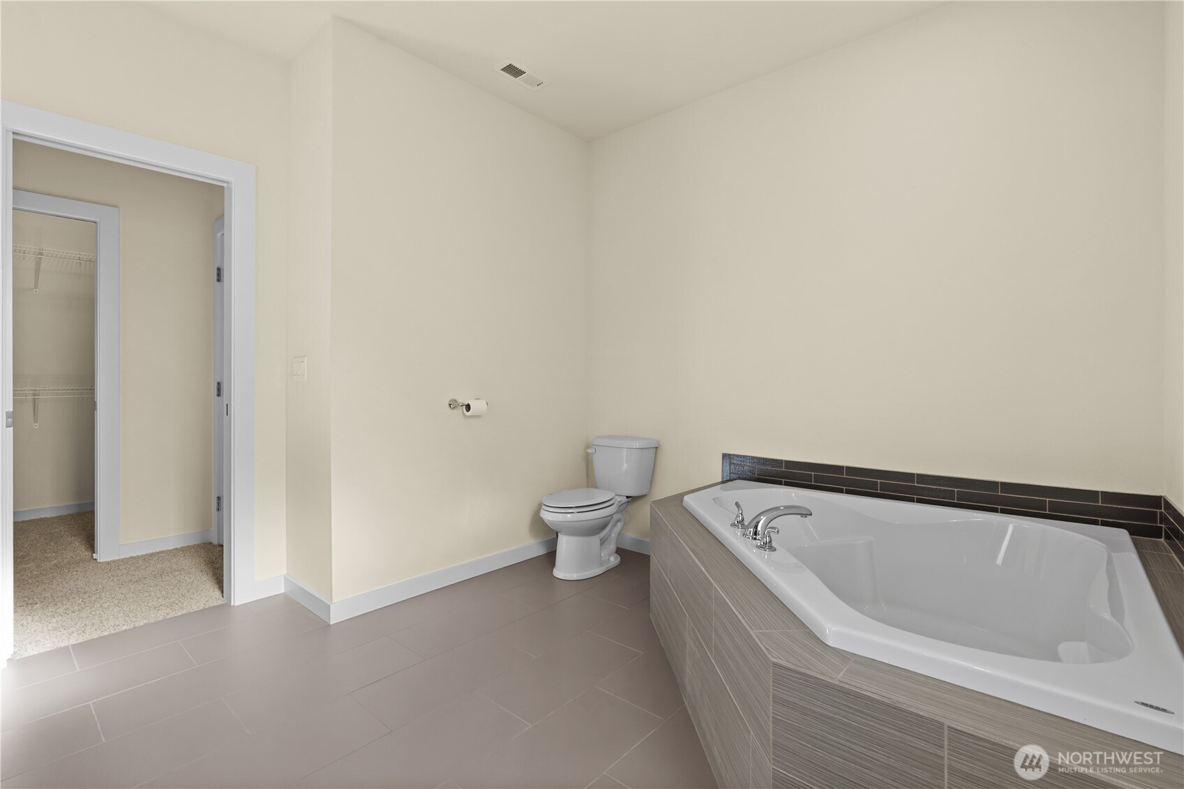 2002 63rd Avenue NE, Tacoma, WA 98422