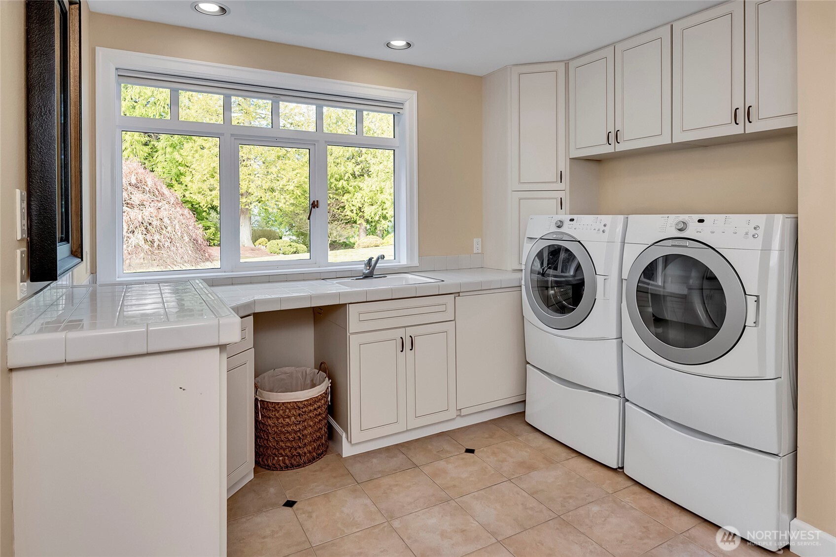 4911 Harbor Lane , Everett, WA 98203