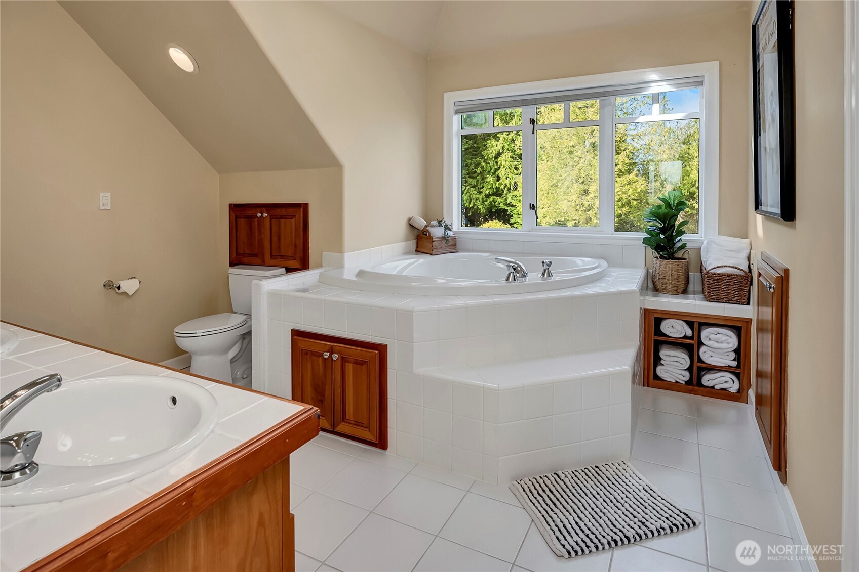 4911 Harbor Lane , Everett, WA 98203