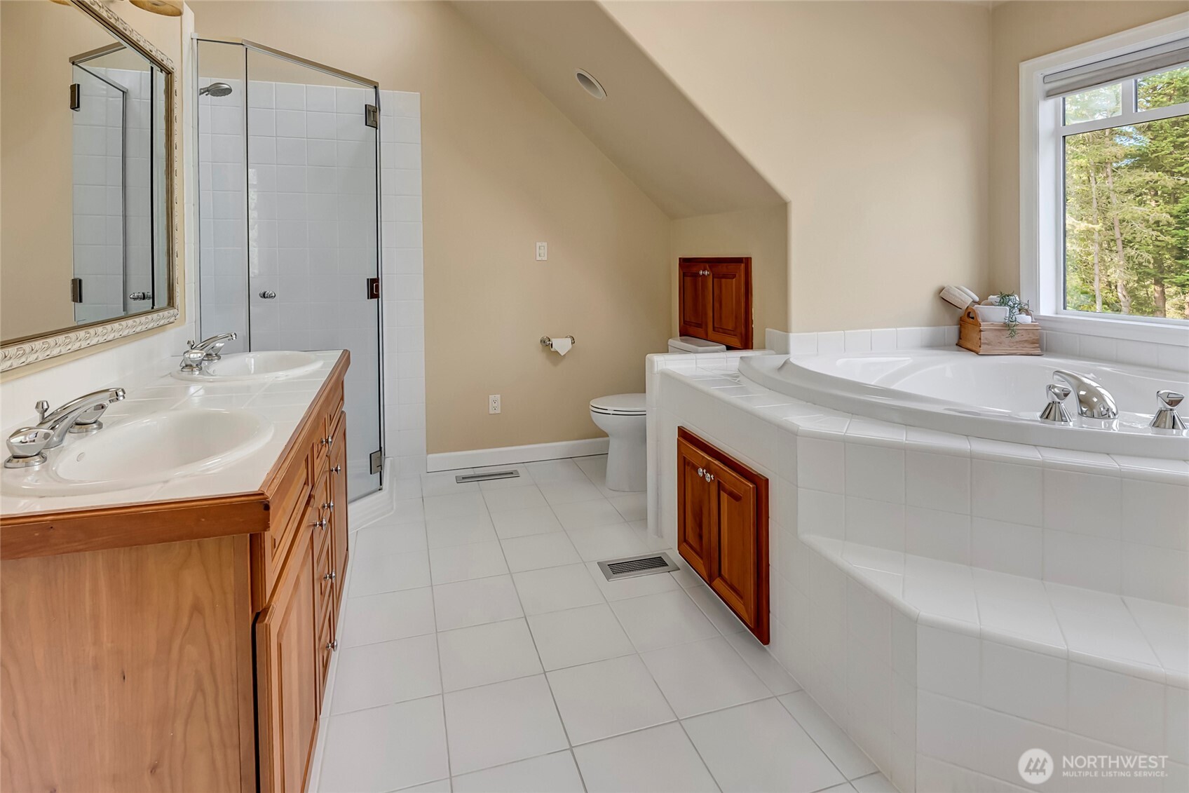 4911 Harbor Lane , Everett, WA 98203