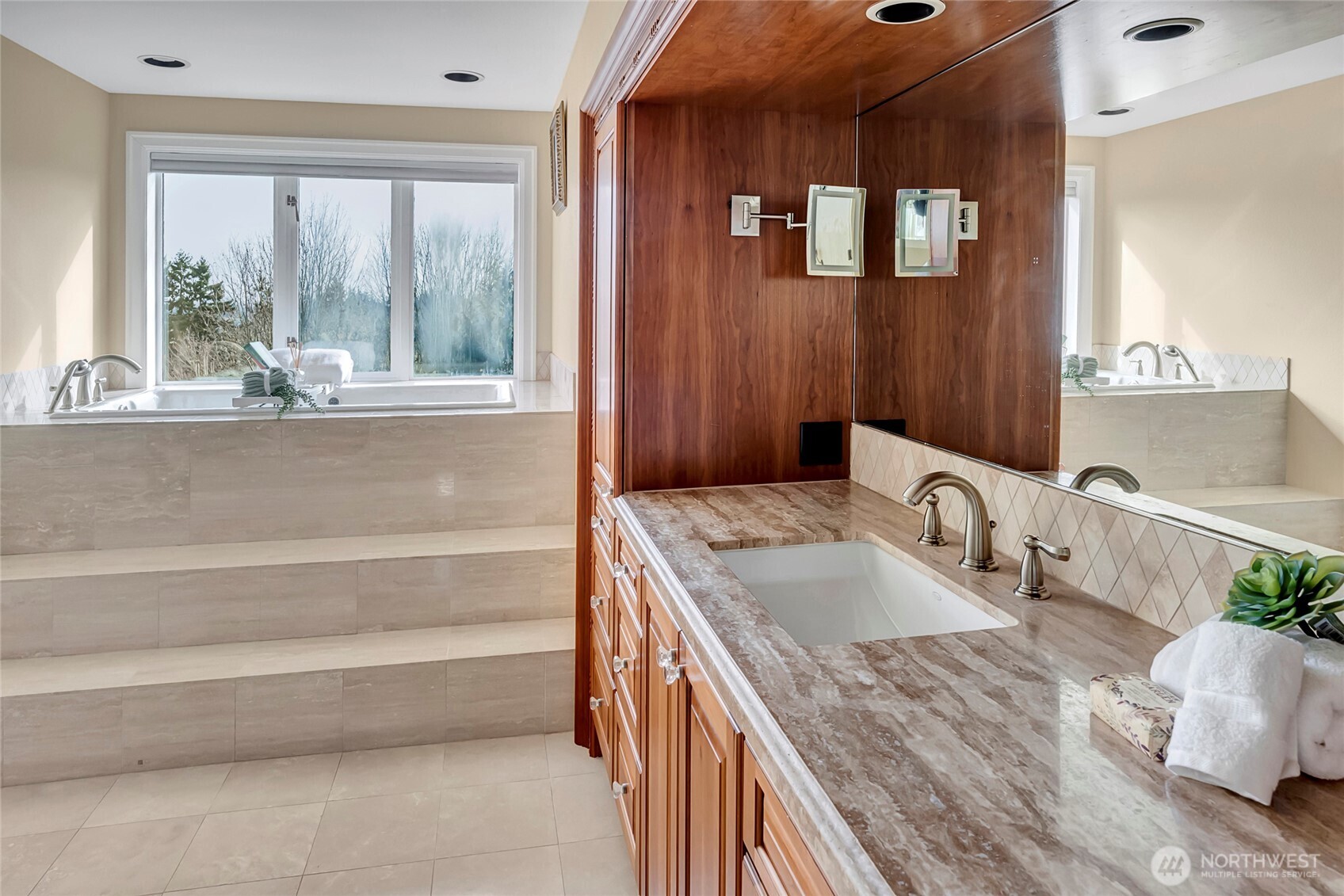 4911 Harbor Lane , Everett, WA 98203