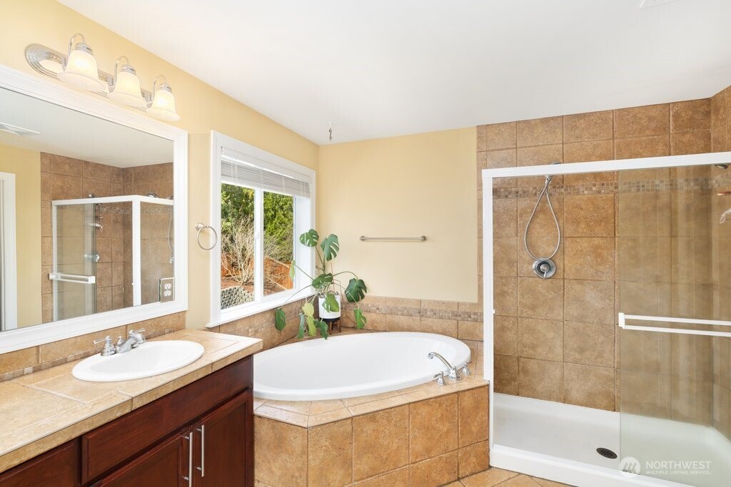 12910 194th Avenue Ct E, Bonney Lake, WA 98391-6097