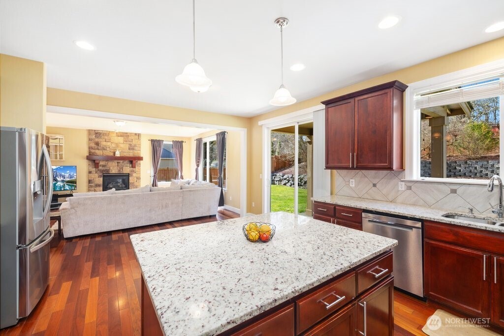 12910 194th Avenue Ct E, Bonney Lake, WA 98391-6097