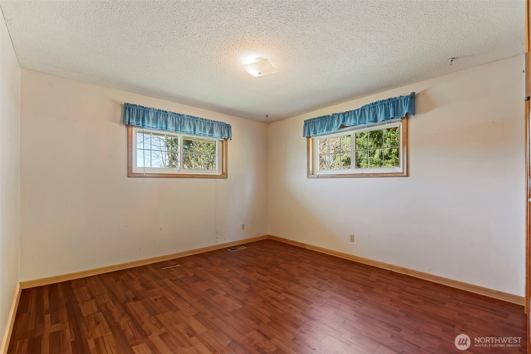 812 3rd Avenue NE, Chehalis, WA 98532