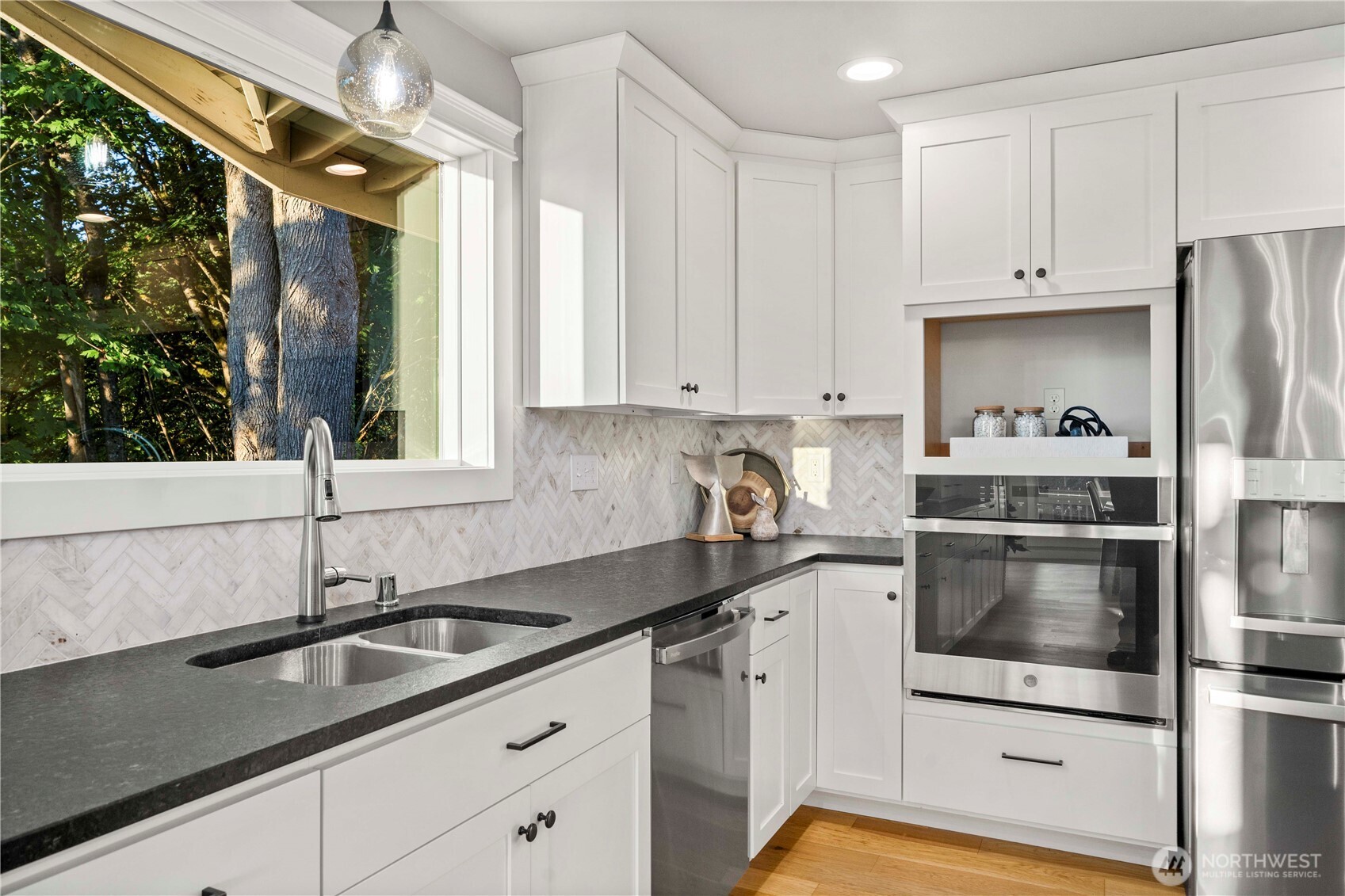 28601 13th Avenue S, Federal Way, WA 98003