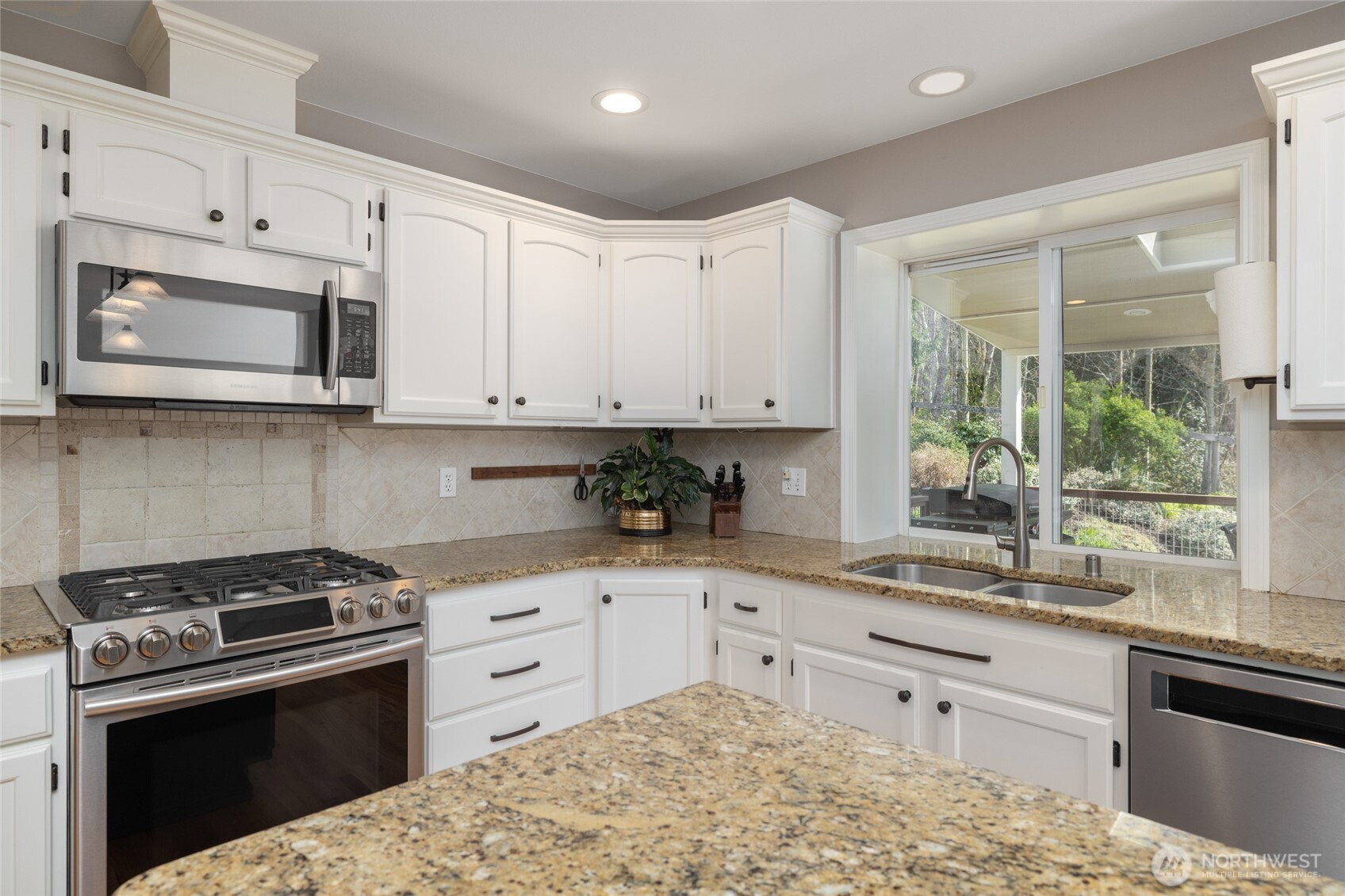 1014 S 38th Place , Mount Vernon, WA 98274