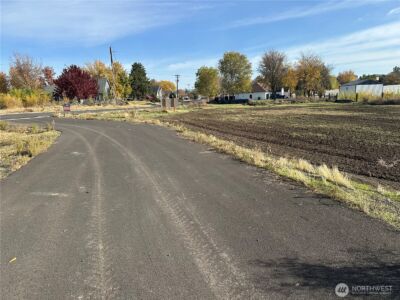 411 SW 12th , College Place, WA 99324 - Photo 2