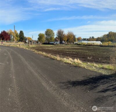 411 SW 12th , College Place, WA 99324 - Photo 4