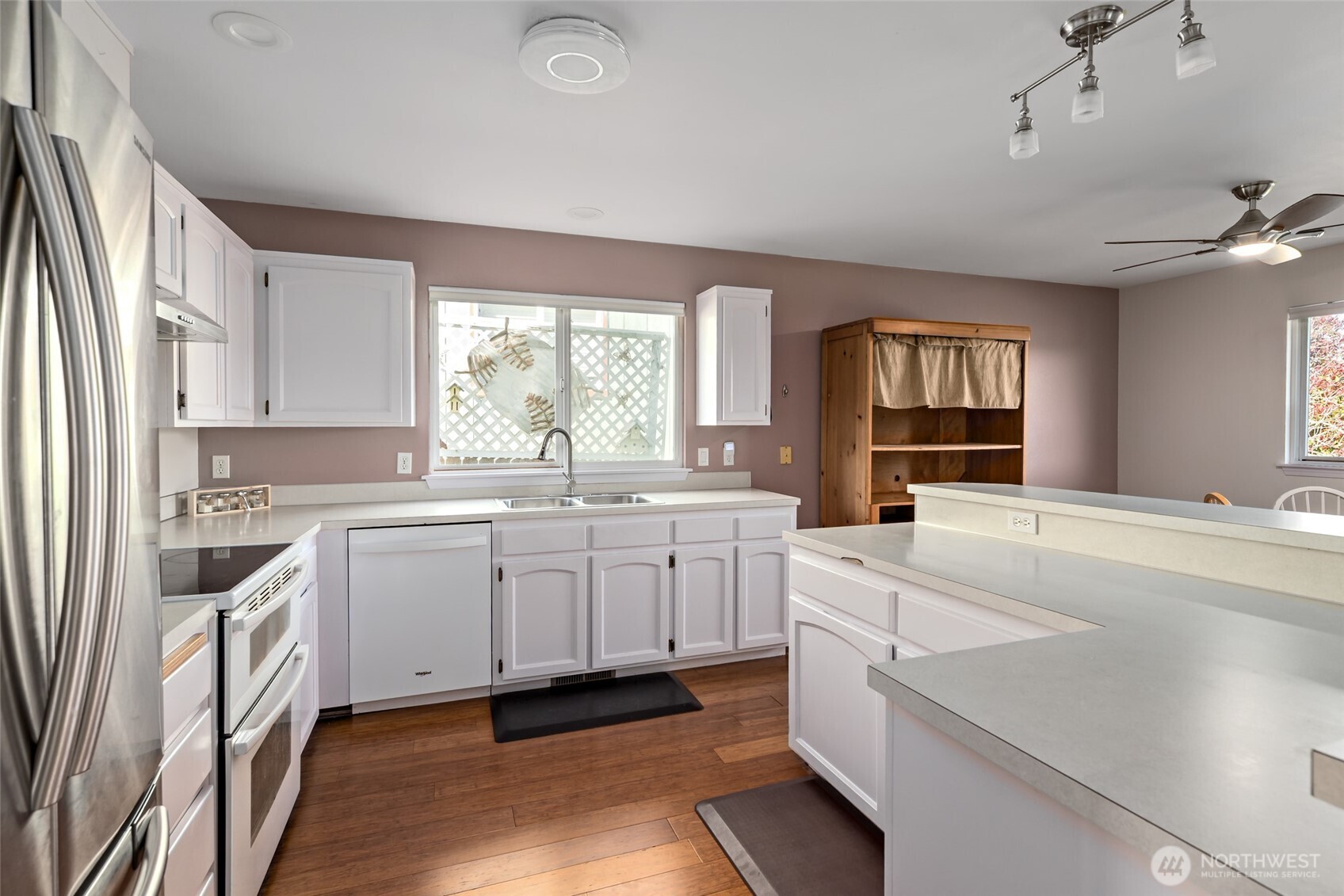 910 NE Cordero Place , Oak Harbor, WA 98277-3544